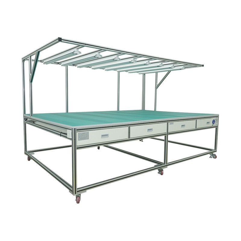 Tabelle mit visuellen Prüfgeräten für PV-Module